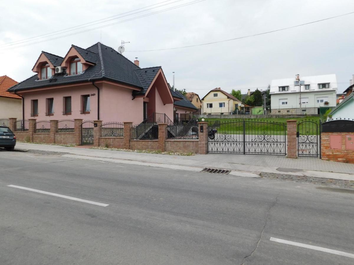 Apartmanovy Penzion Bojnice Luaran gambar